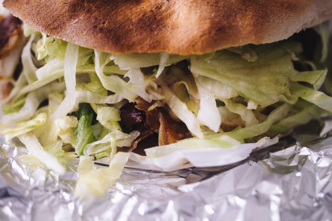 Tani kebab w Opolu: ranking miejsc z dużymi porcjami w dobrej cenie Tani kebab w Opolu: ranking miejsc z dużymi porcjami w dobrej cenie